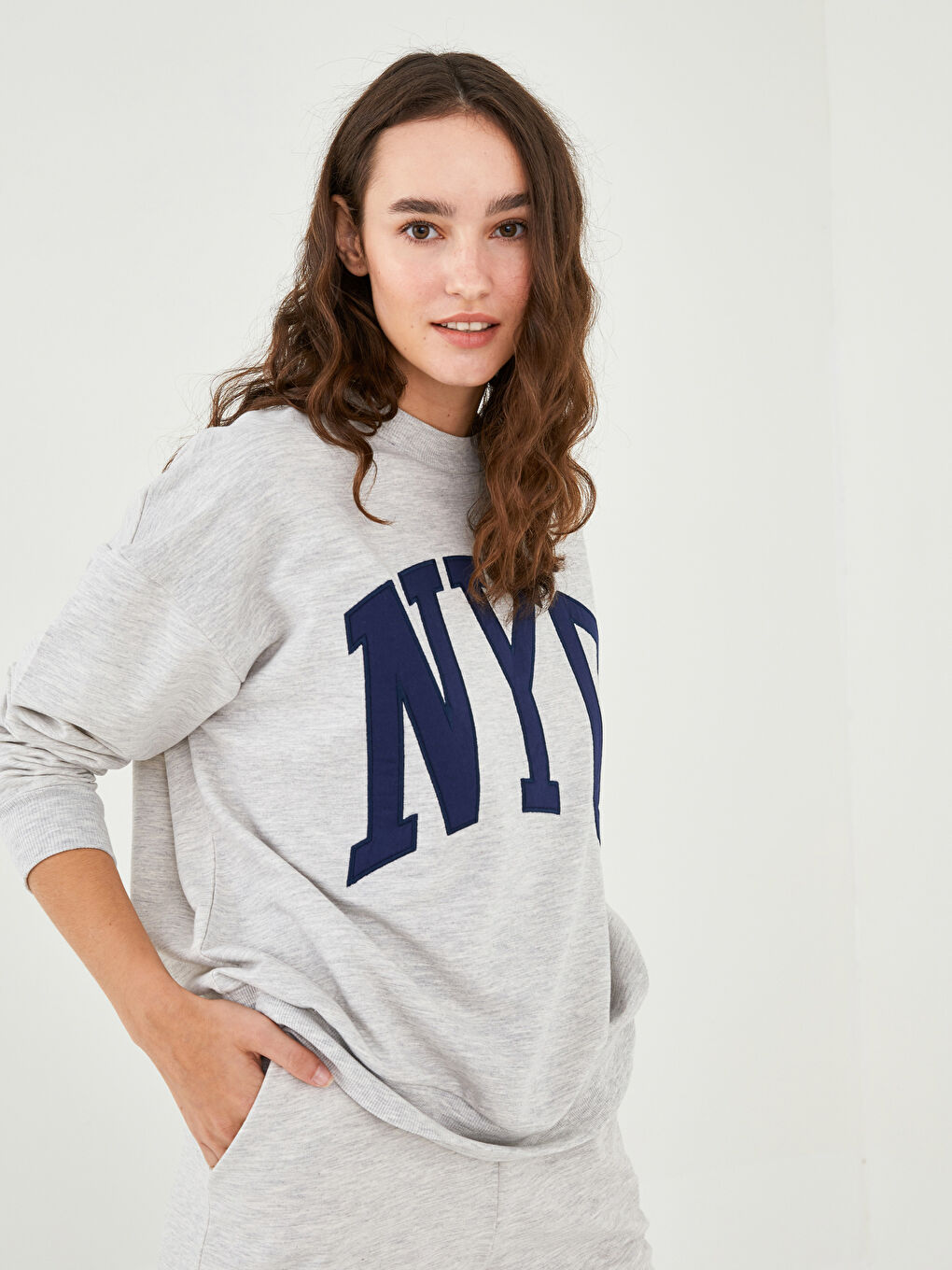 Gri Bisiklet Yaka Baskılı Uzun Kollu Kadın Sweatshirt-4