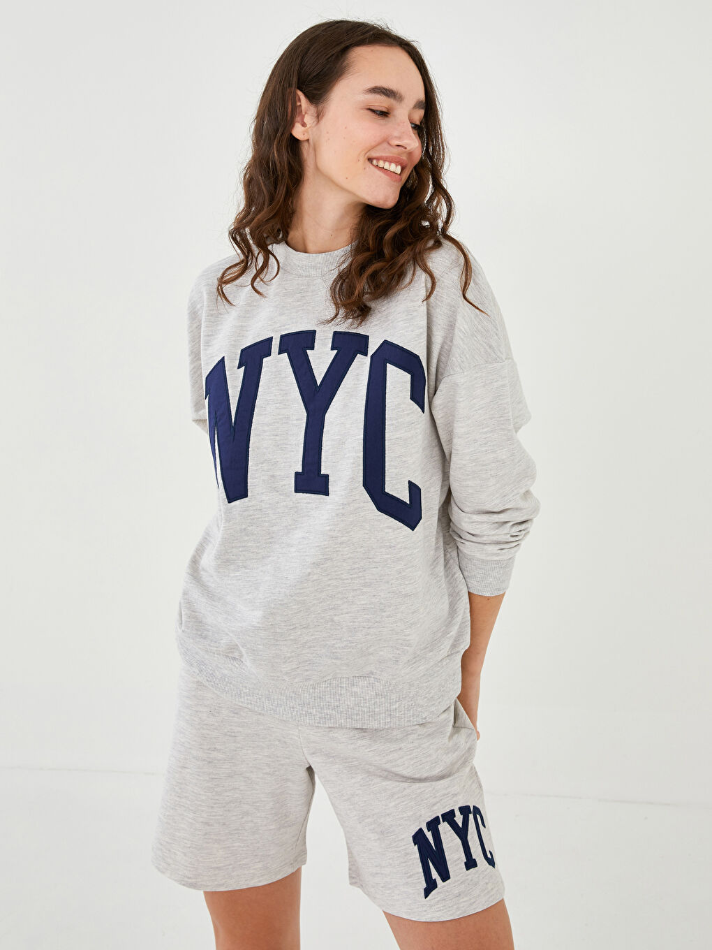 Gri Bisiklet Yaka Baskılı Uzun Kollu Kadın Sweatshirt-6