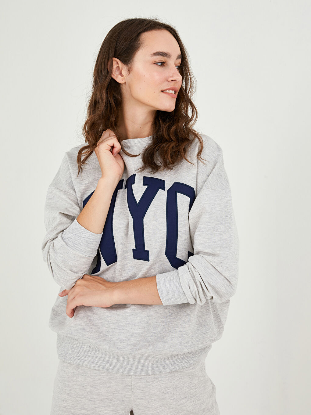 Gri Bisiklet Yaka Baskılı Uzun Kollu Kadın Sweatshirt-8