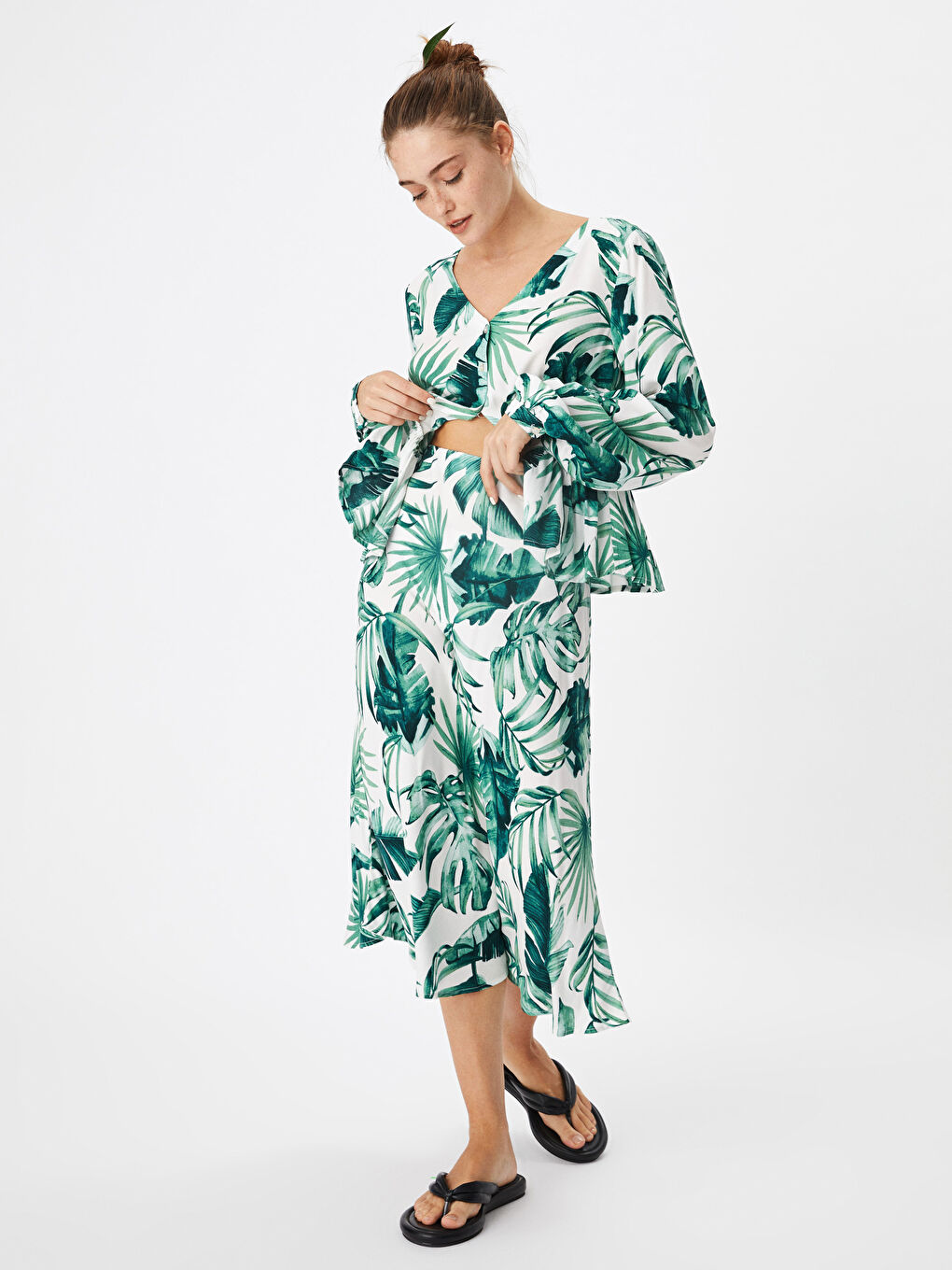 Yeşil V Yaka Desenli Önden Düğmeli Poplin Kadın Bluz-4