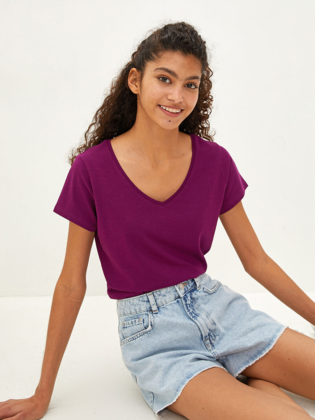 Mürdüm V Yaka Düz Kısa Kollu Kadın Tişört