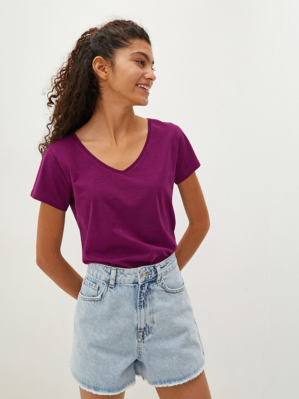 Mürdüm V Yaka Düz Kısa Kollu Kadın Tişört-1