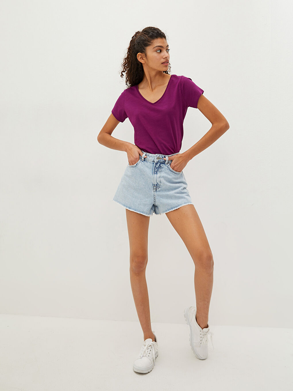 Mürdüm V Yaka Düz Kısa Kollu Kadın Tişört-2