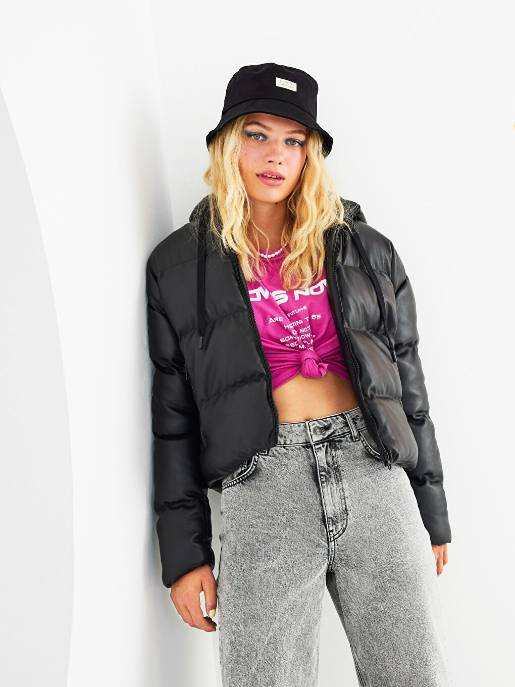 جاكيت منتفخ للسيدات بكابوش سادة بجيوب