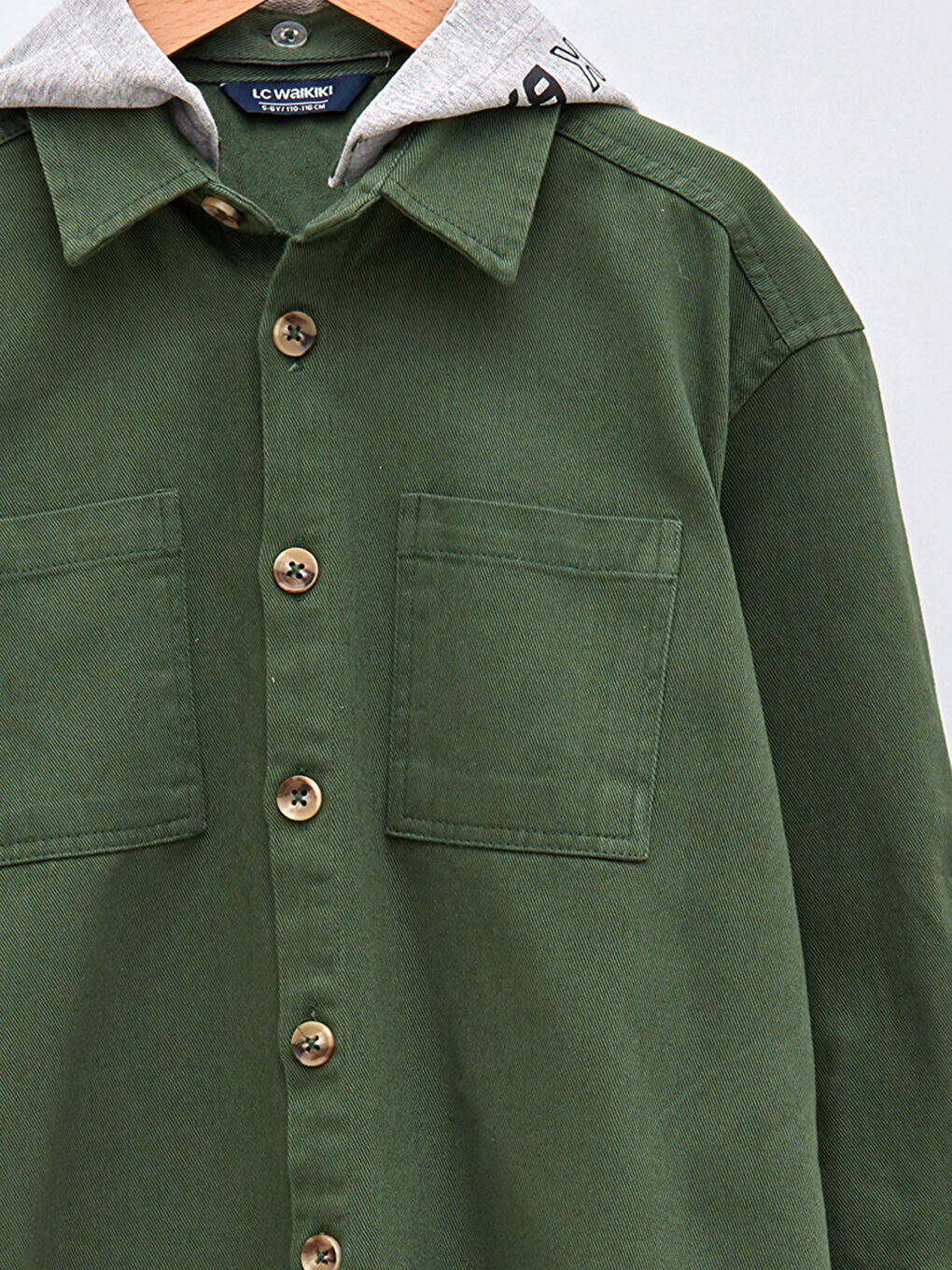 LCW Kids Bedrucktes Langarm-Gabardine-Hemd für Jungen mit Kapuze -W1BK21Z4-HCY