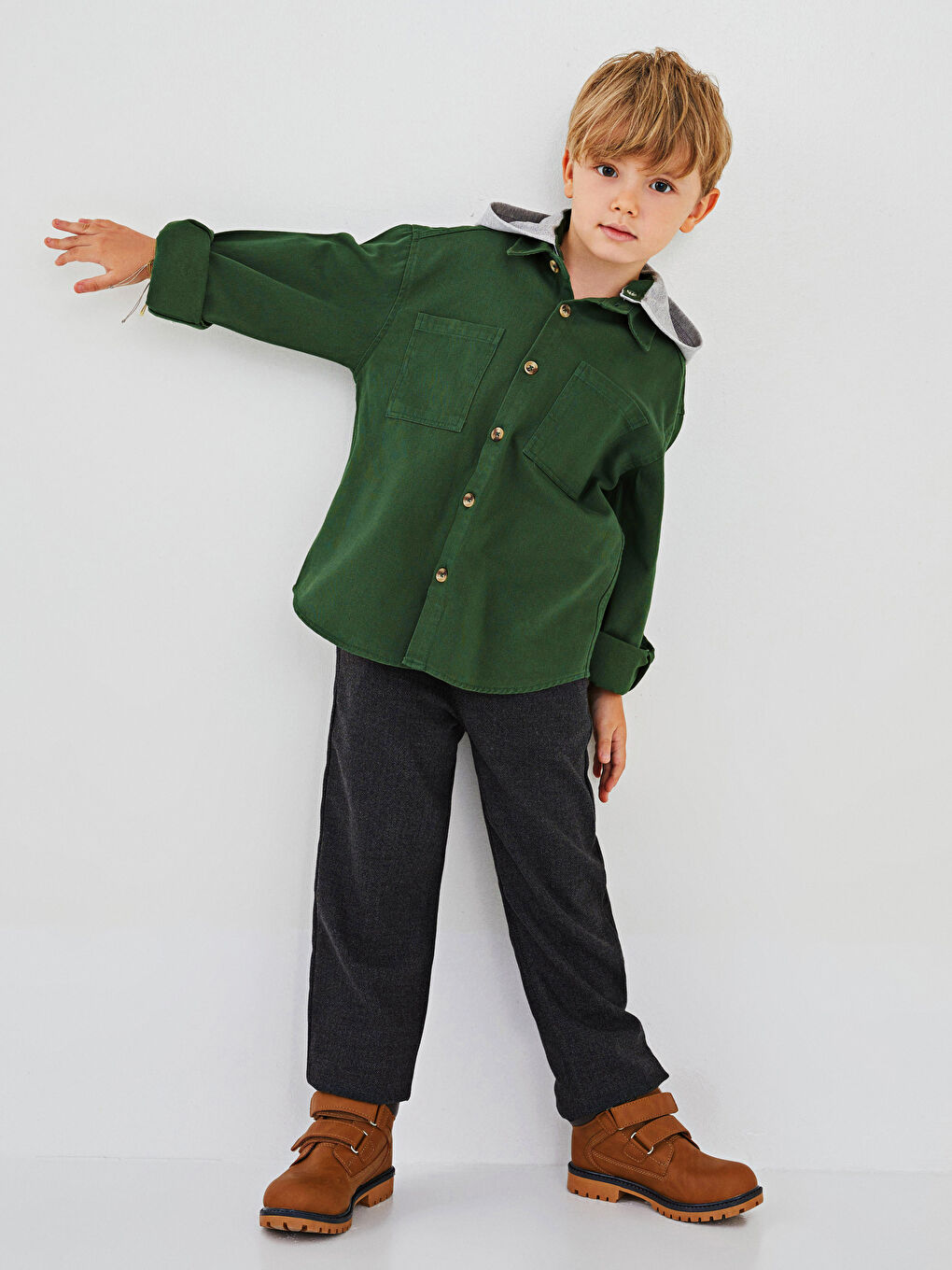 LCW Kids Bedrucktes Langarm-Gabardine-Hemd für Jungen mit Kapuze -W1BK21Z4-HCY