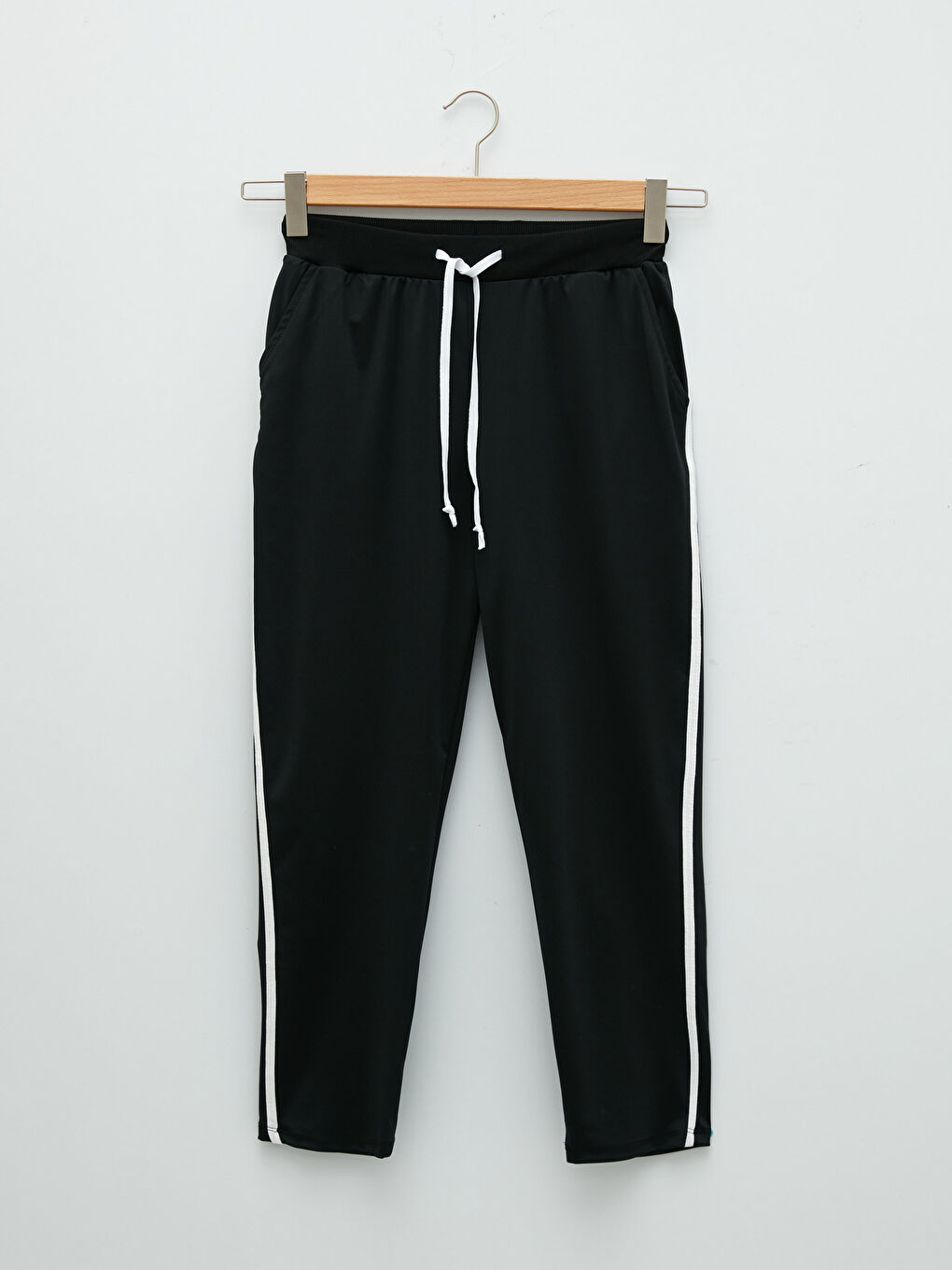 Siyah Beli Lastikli Düz Cep Detaylı Kadın Eşofman Altı-4