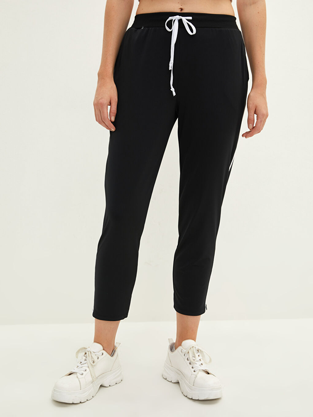 Siyah Beli Lastikli Düz Cep Detaylı Kadın Eşofman Altı-2