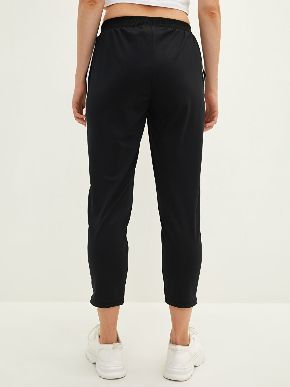 Siyah Beli Lastikli Düz Cep Detaylı Kadın Eşofman Altı-3