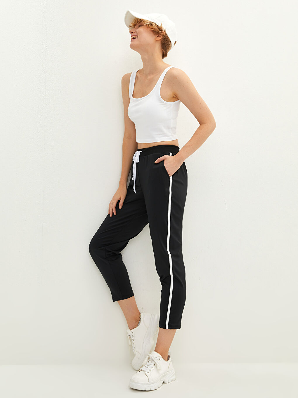 Siyah Beli Lastikli Düz Cep Detaylı Kadın Eşofman Altı