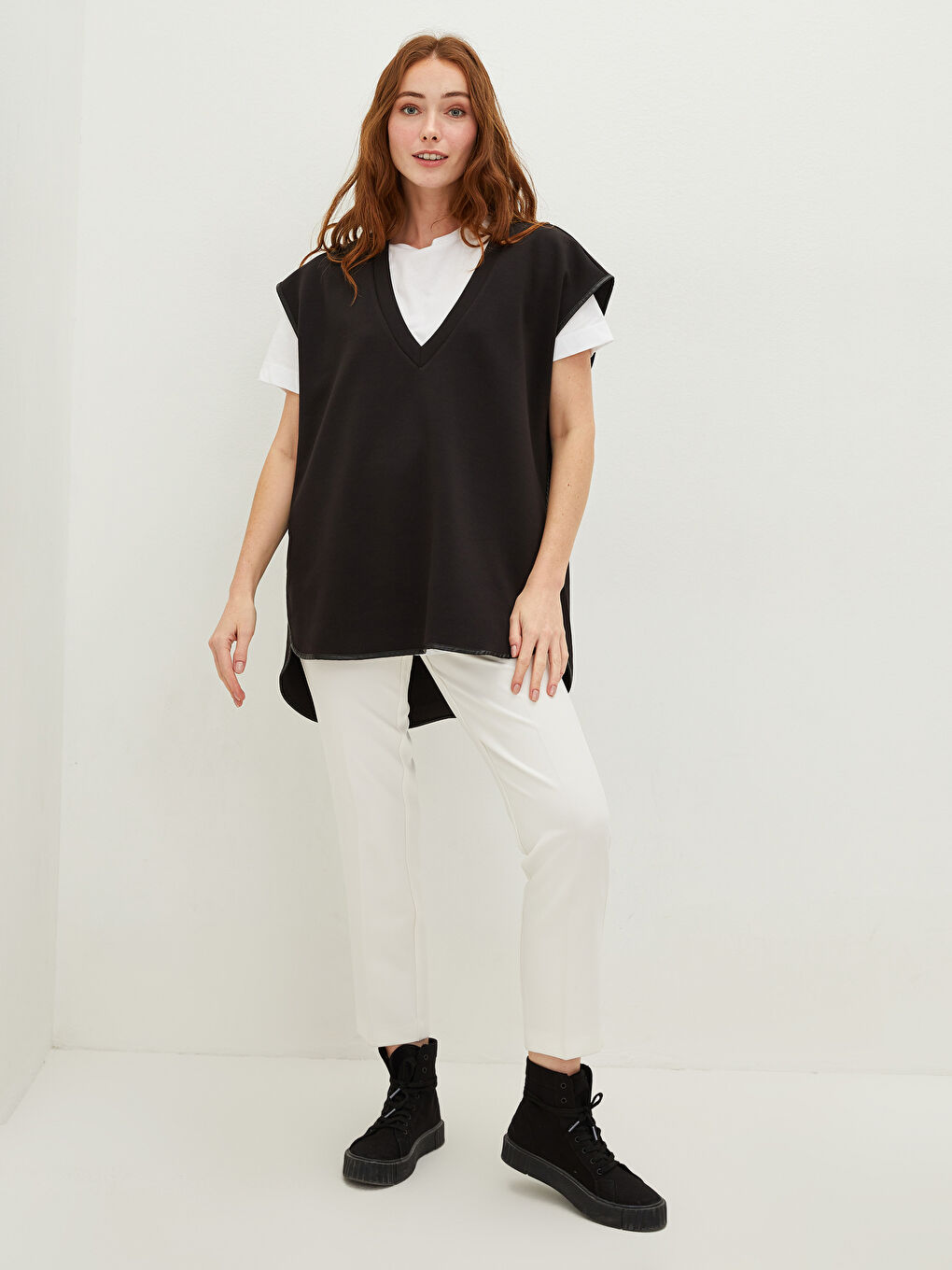 Женская футболка без рукавов с V-образным вырезом прямого кроя-7