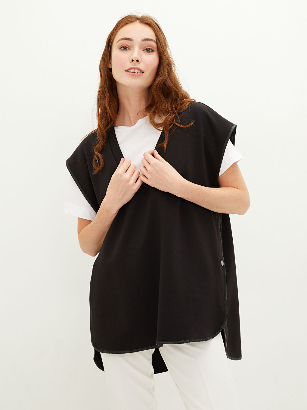 Женская футболка без рукавов с V-образным вырезом прямого кроя-1