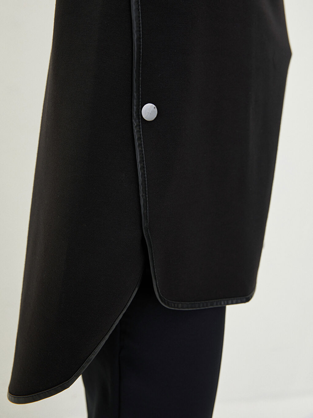 Женская футболка без рукавов с V-образным вырезом прямого кроя-6