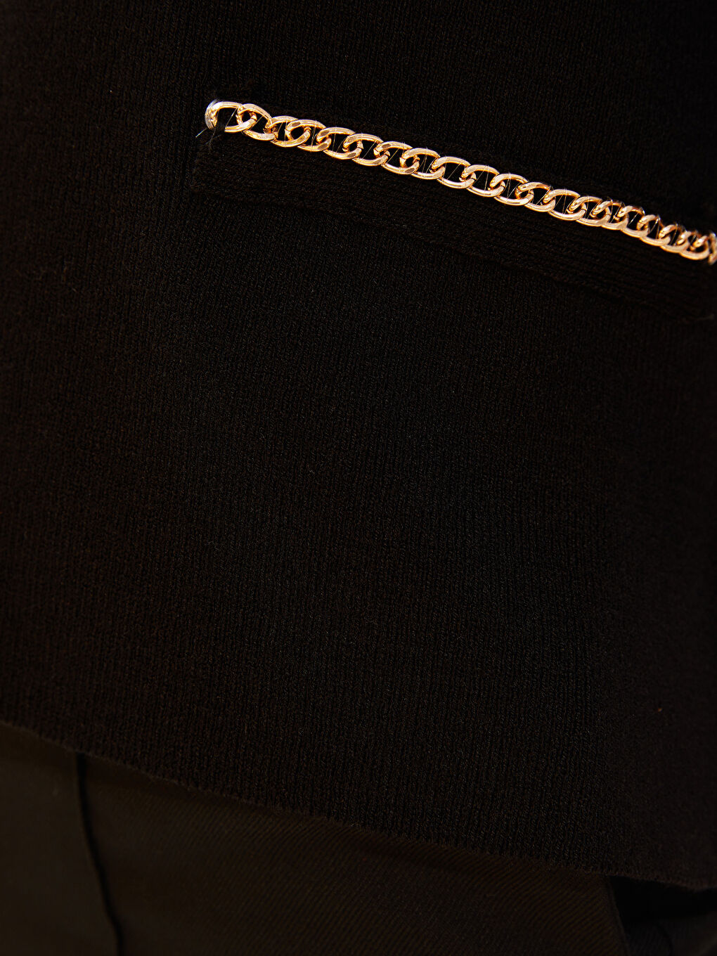 Siyah V Yaka Zincir Detaylı Uzun Kollu Kadın Triko Hırka-3