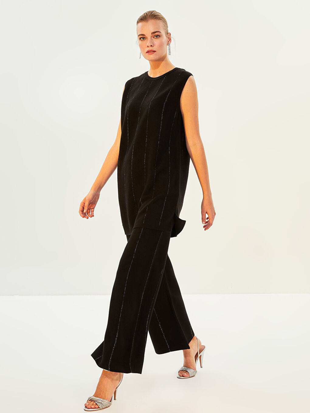 Siyah Kadın Bisiklet Yaka Çizgili Kolsuz Triko Tunik-3