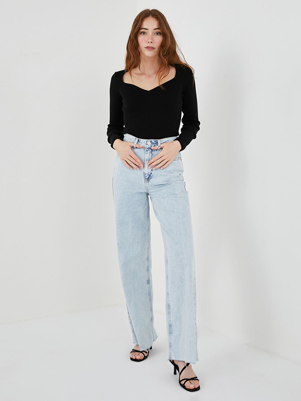 Siyah V Yaka Düz Uzun Kollu Kadın Kazak-4