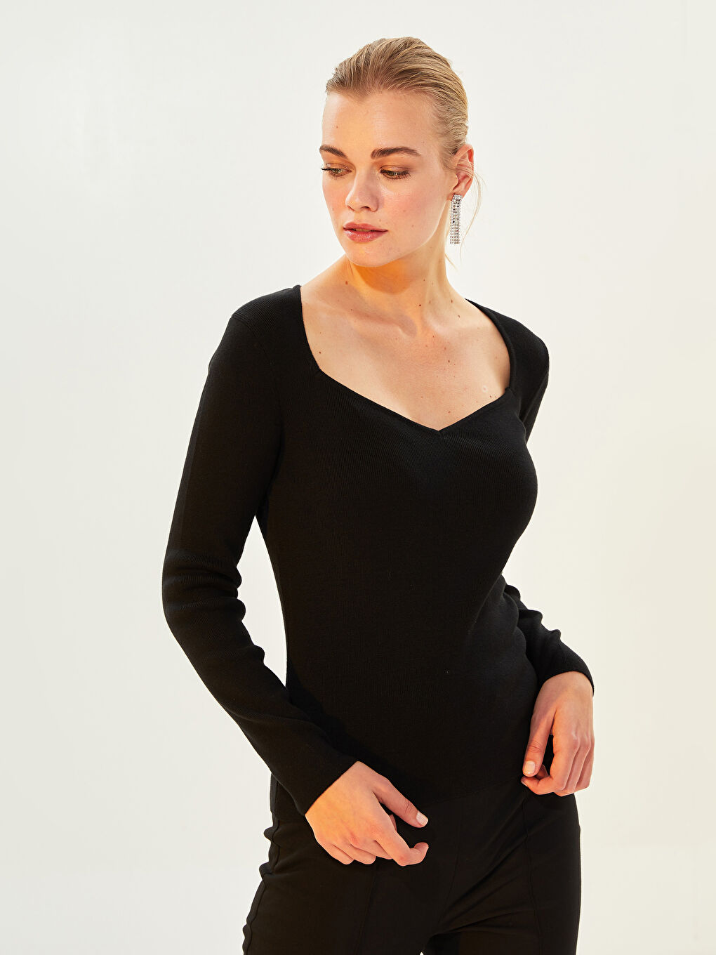 Siyah V Yaka Düz Uzun Kollu Kadın Kazak-2