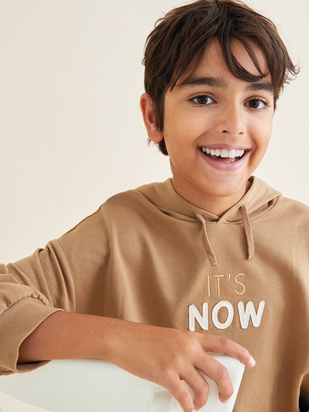 LCW Kids Hooded Embroidered Long Sleeve Cotton Boy Sweatshirt -W1BO39Z4-GMW