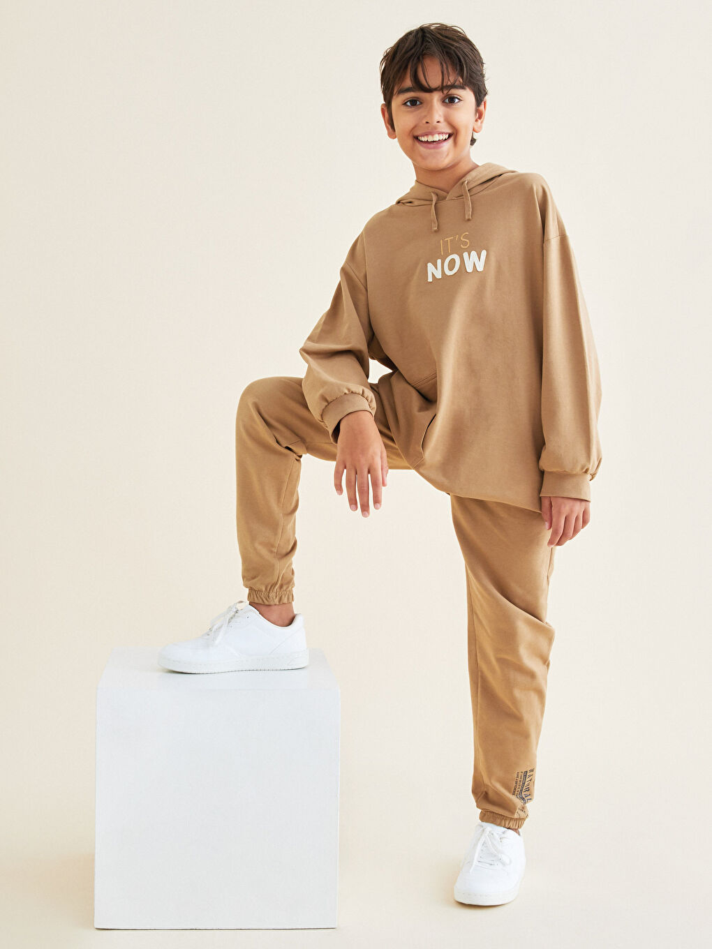 LCW Kids Hooded Embroidered Long Sleeve Cotton Boy Sweatshirt -W1BO39Z4-GMW