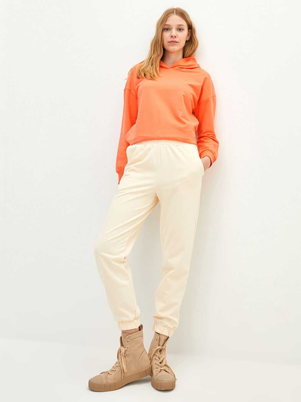 Bej Beli Lastikli Düz Cep Detaylı Kadın Jogger Eşofman Altı