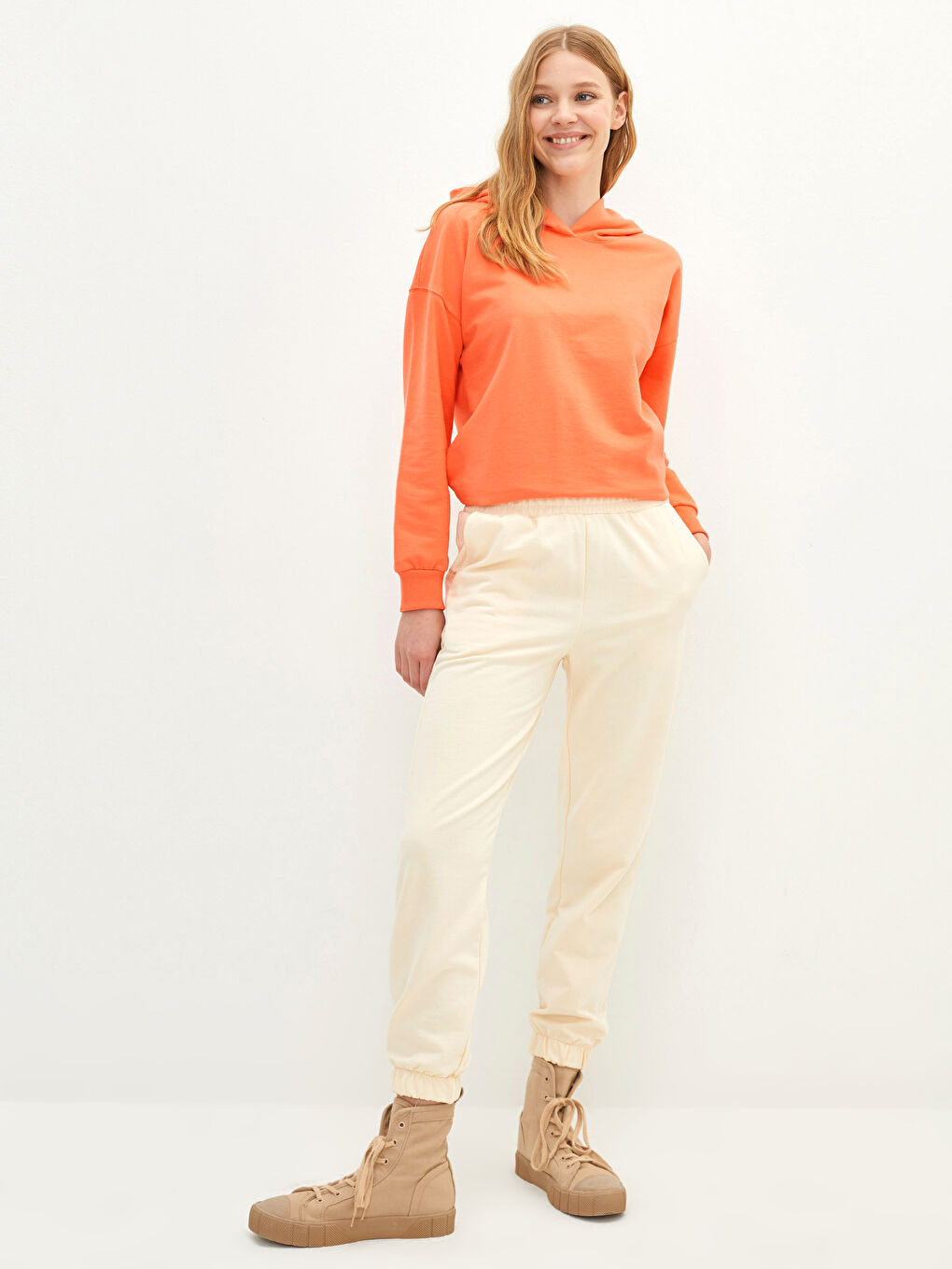 Bej Beli Lastikli Düz Cep Detaylı Kadın Jogger Eşofman Altı-1