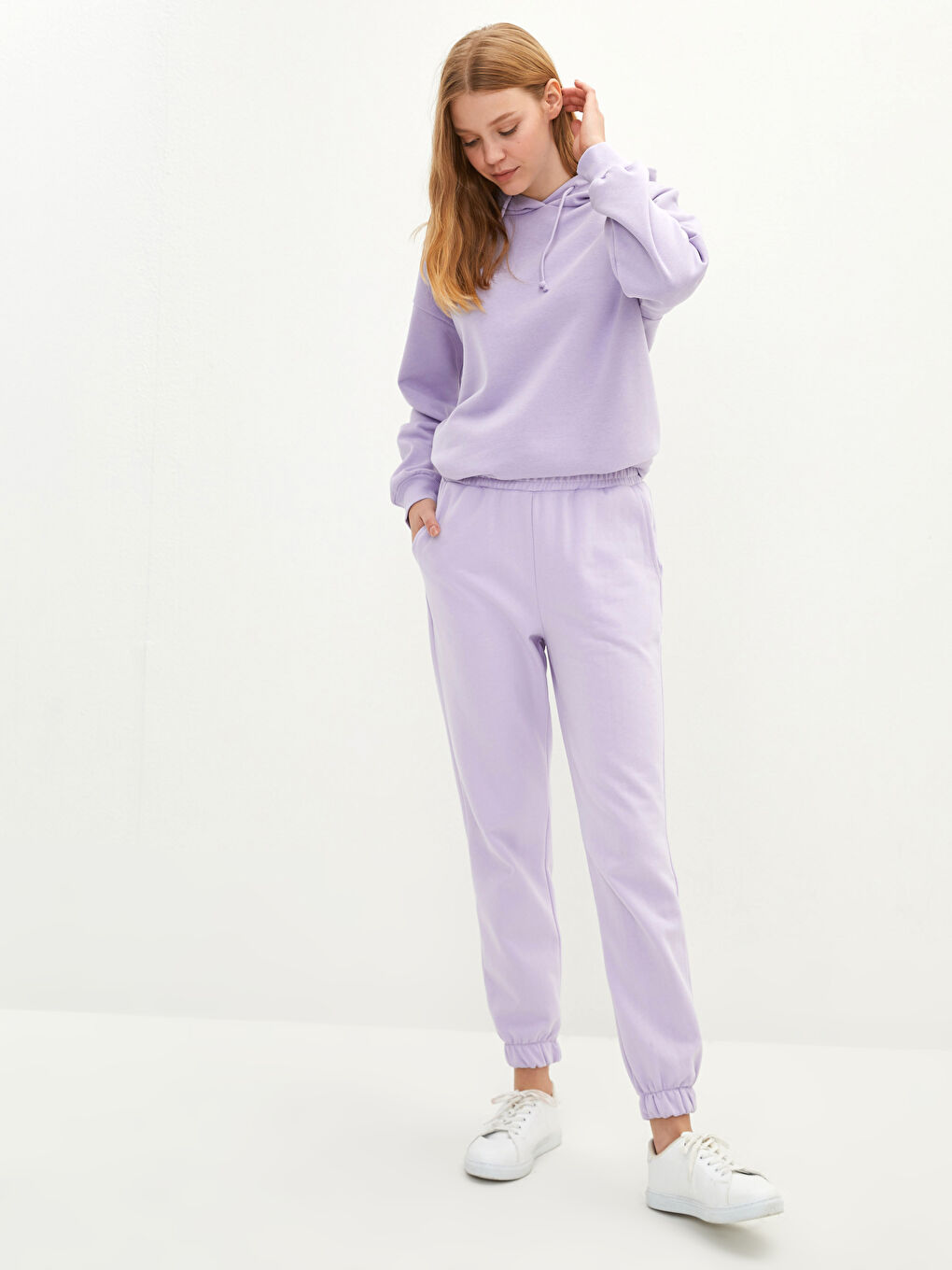 Pantalon de Survêtement Jogger pour Femmes Taille Élastiquée Coupe Standard avec Poches et Détails-1