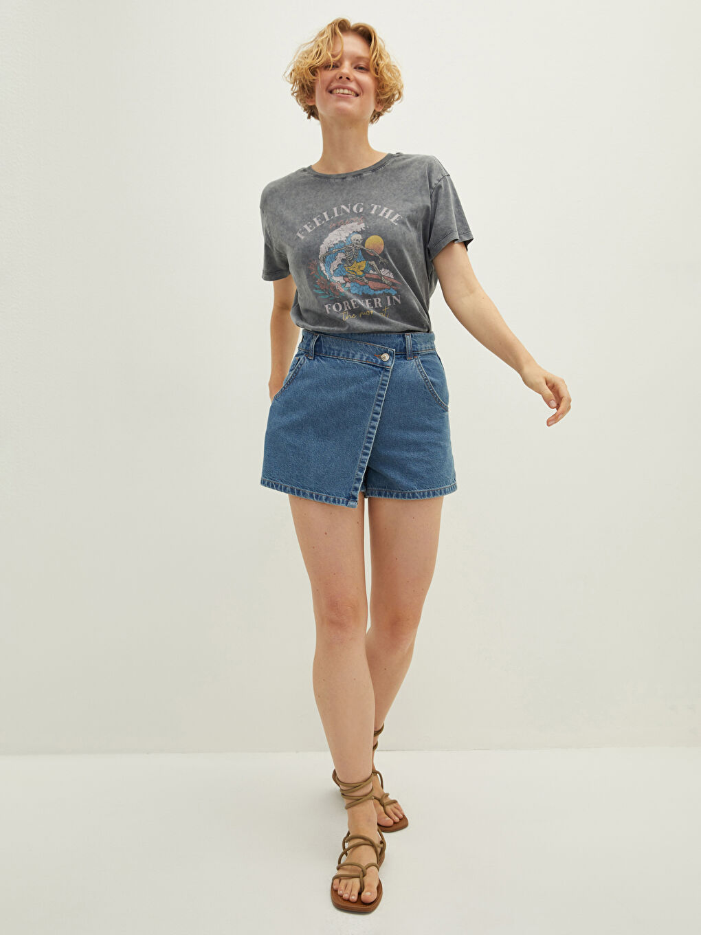 Siyah Bisiklet Yaka Baskılı Kısa Kollu Pamuklu Kadın Tişört-2