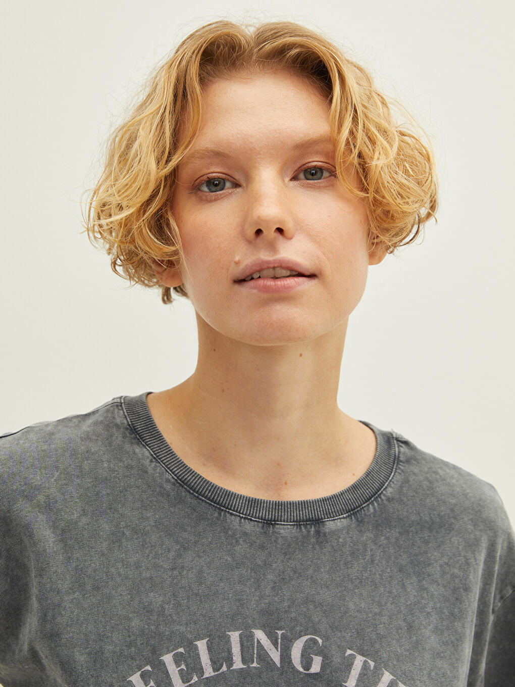 Siyah Bisiklet Yaka Baskılı Kısa Kollu Pamuklu Kadın Tişört-3