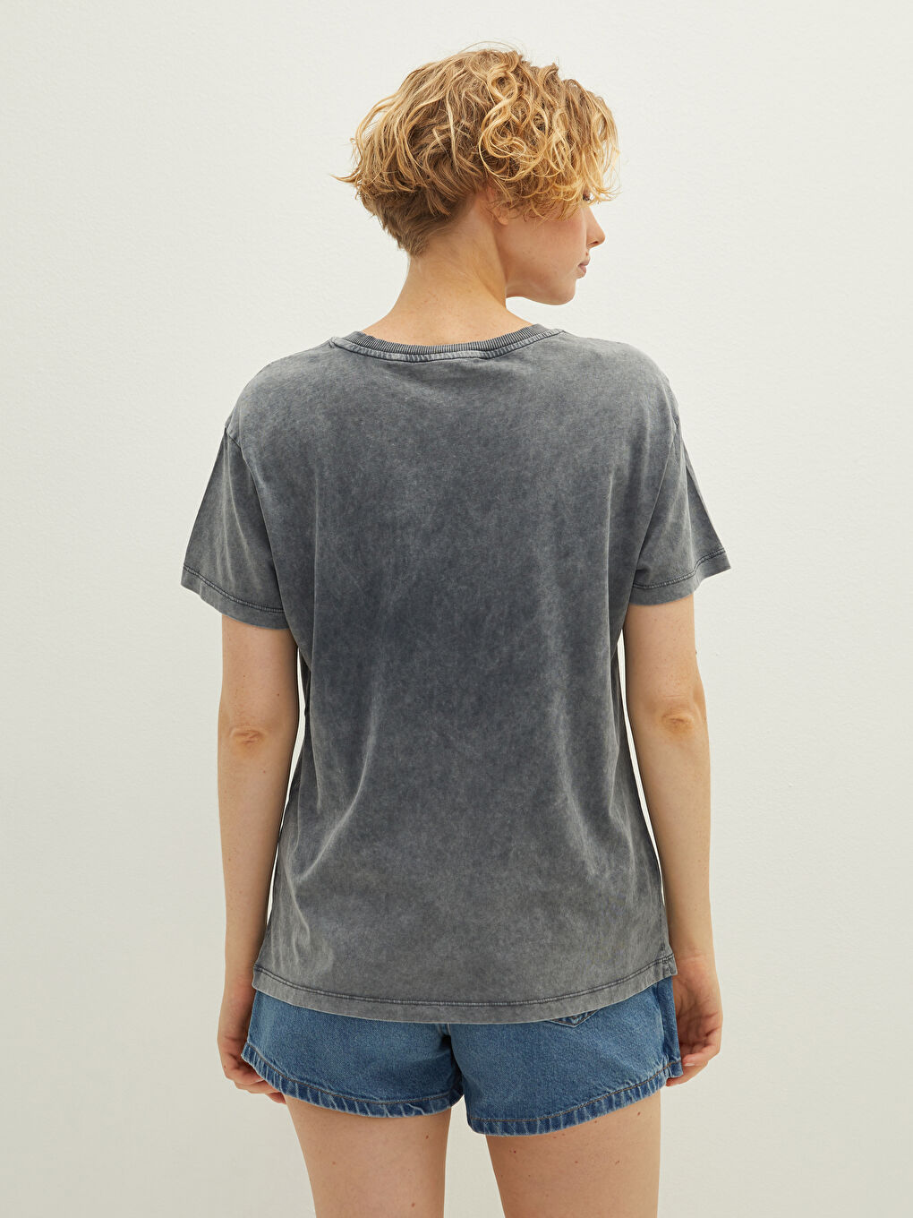 Siyah Bisiklet Yaka Baskılı Kısa Kollu Pamuklu Kadın Tişört-4