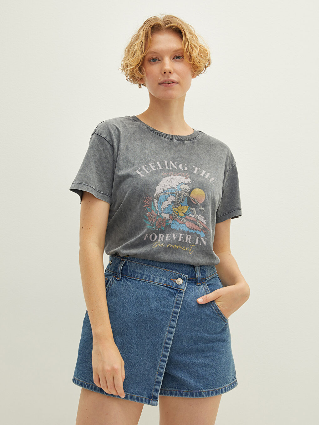 Siyah Bisiklet Yaka Baskılı Kısa Kollu Pamuklu Kadın Tişört