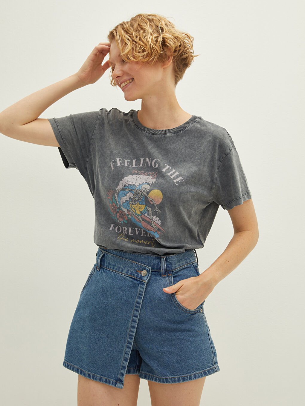 Siyah Bisiklet Yaka Baskılı Kısa Kollu Pamuklu Kadın Tişört-1