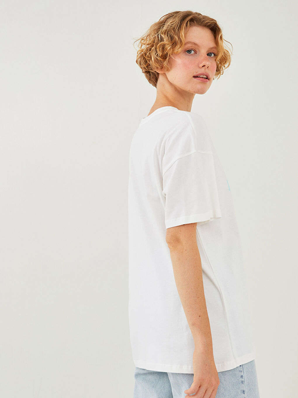 Ekru Bisiklet Yaka Baskılı Kısa Kollu Pamuklu Kadın Tişört-4