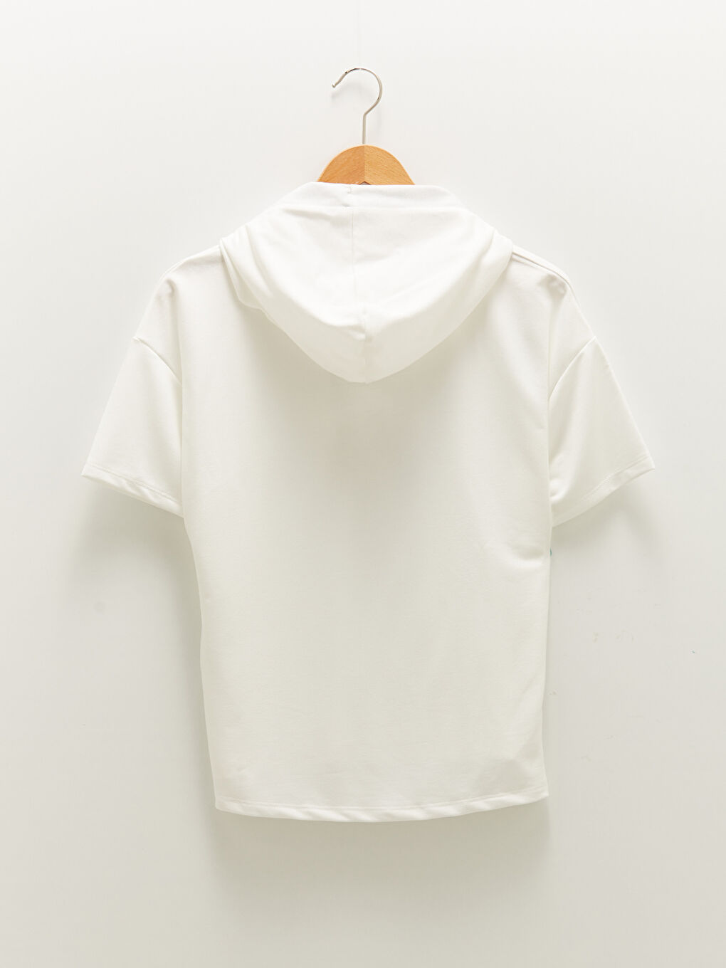 Beyaz Kapüşon Yaka Baskılı Kısa Kollu Kadın Sweatshirt-6