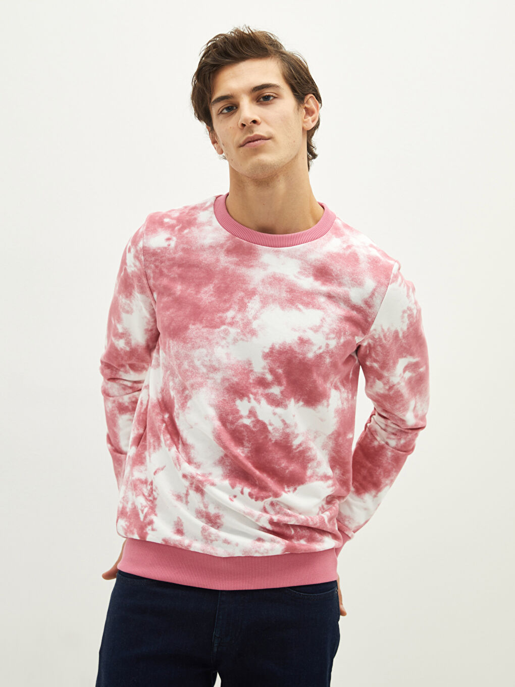 Beyaz Bisiklet Yaka Uzun Kollu Desenli Erkek Sweatshirt-1