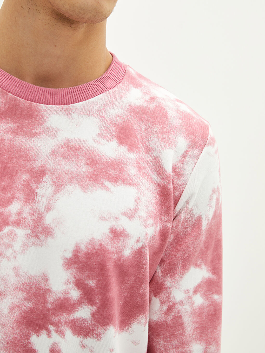 Beyaz Bisiklet Yaka Uzun Kollu Desenli Erkek Sweatshirt-3