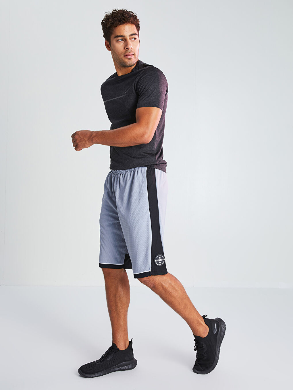 شورت رجالي بخصر مطاطي وقصة مريحة-2