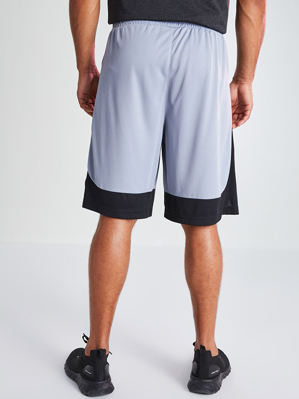 شورت رجالي بخصر مطاطي وقصة مريحة-7