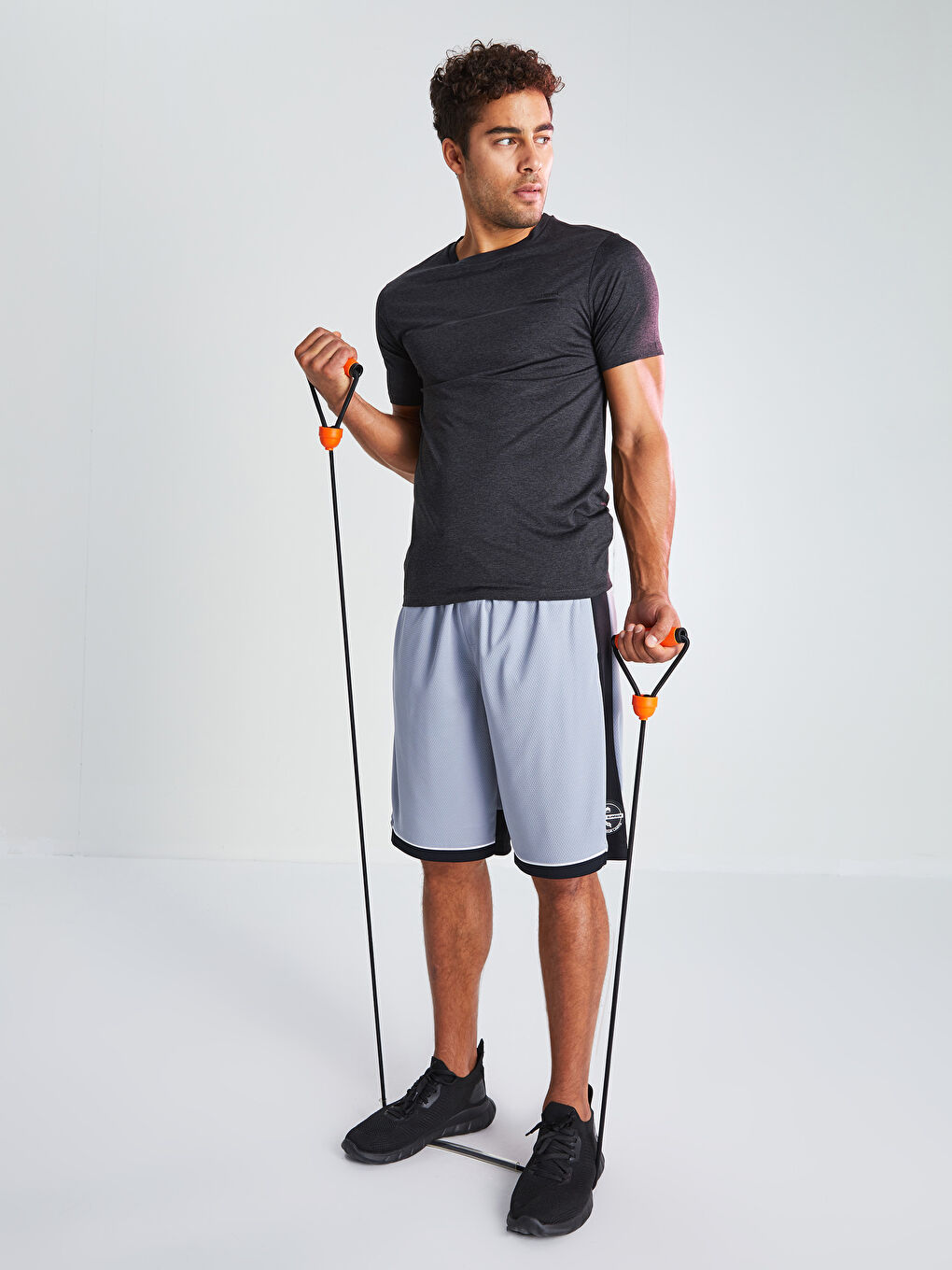 شورت رجالي بخصر مطاطي وقصة مريحة-1