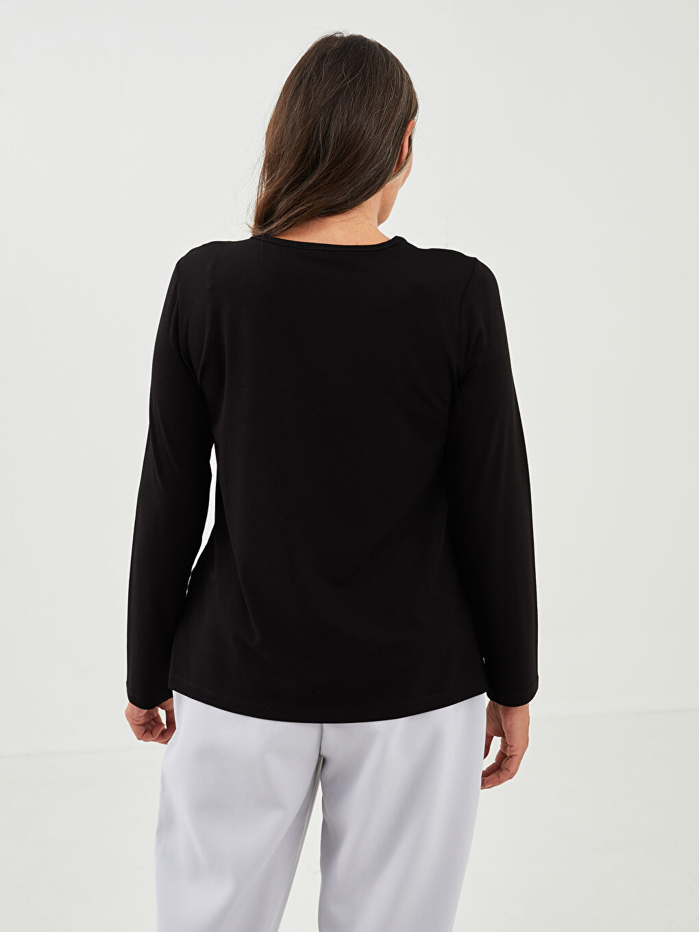 Siyah Bisiklet Yaka Uzun Kol Nakışlı Penye Tişört Kadın-4