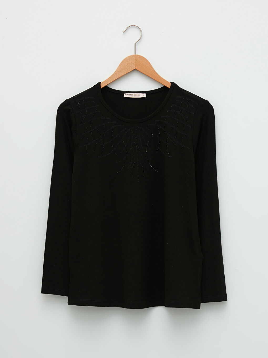 Siyah Bisiklet Yaka Uzun Kol Nakışlı Penye Tişört Kadın-5