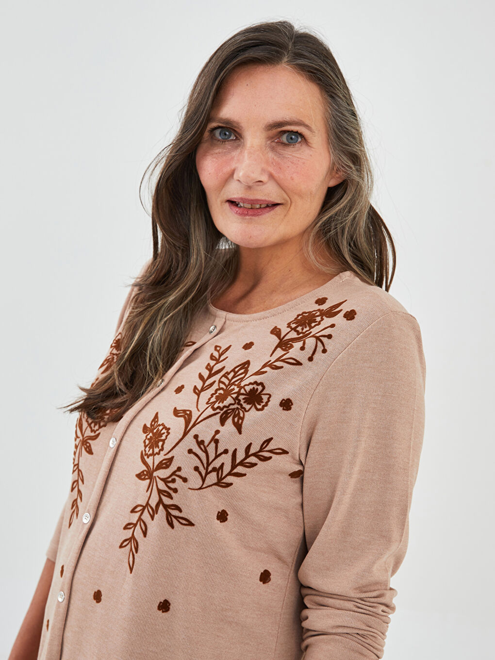 Bej Bisiklet Yaka Nakışlı Uzun Kollu Kadın Bluz-1