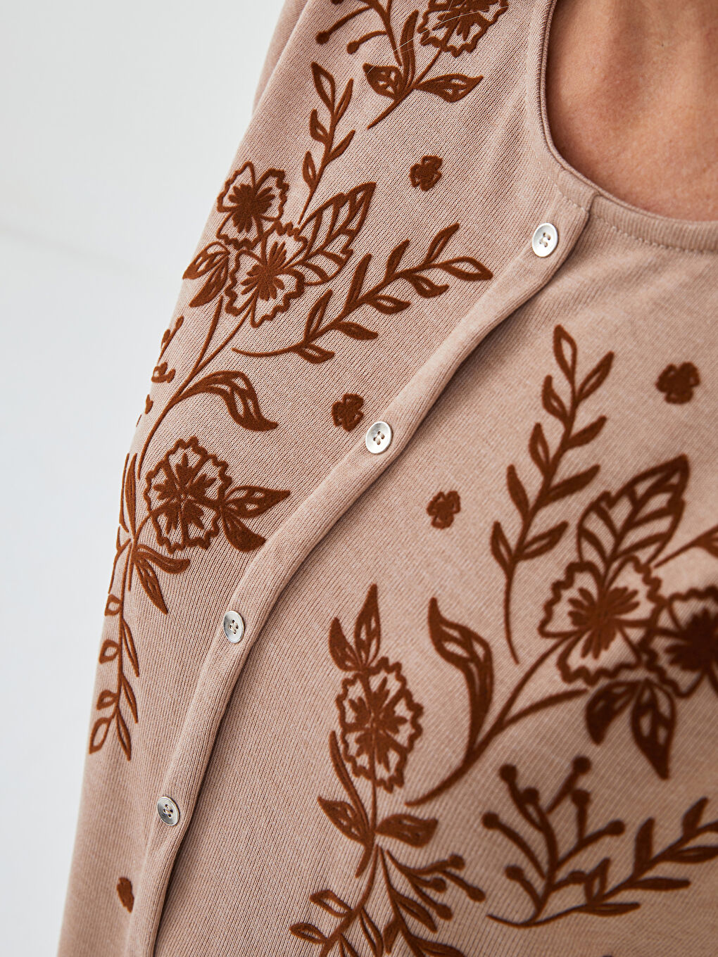 Bej Bisiklet Yaka Nakışlı Uzun Kollu Kadın Bluz-3