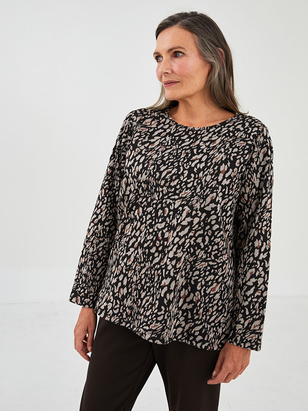 Siyah Bisiklet Yaka Desenli Uzun Kollu Kadın Kazak-1