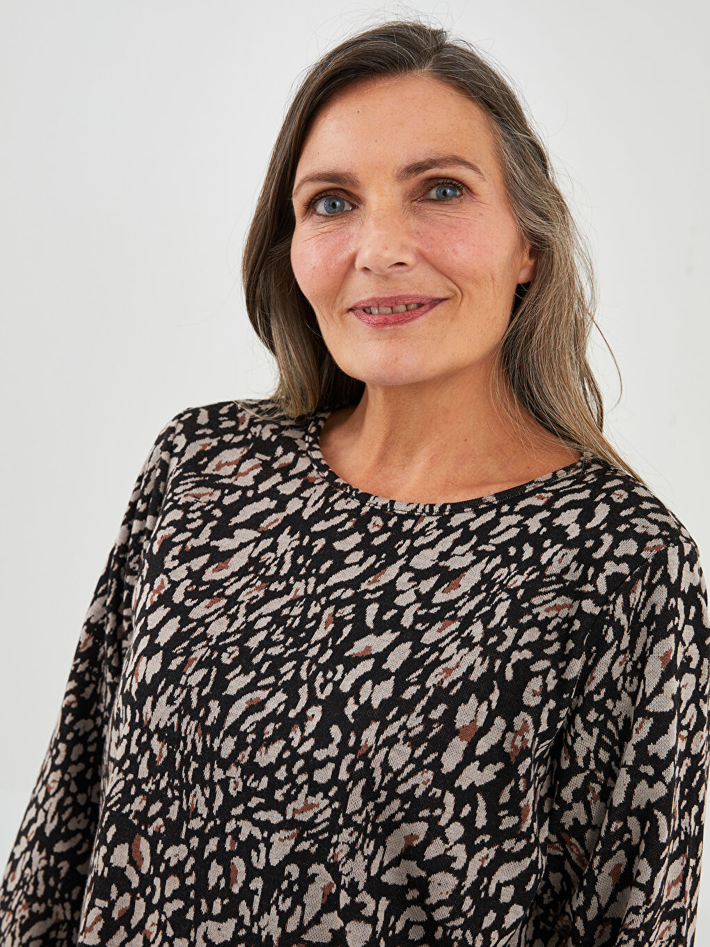 Siyah Bisiklet Yaka Desenli Uzun Kollu Kadın Kazak-2