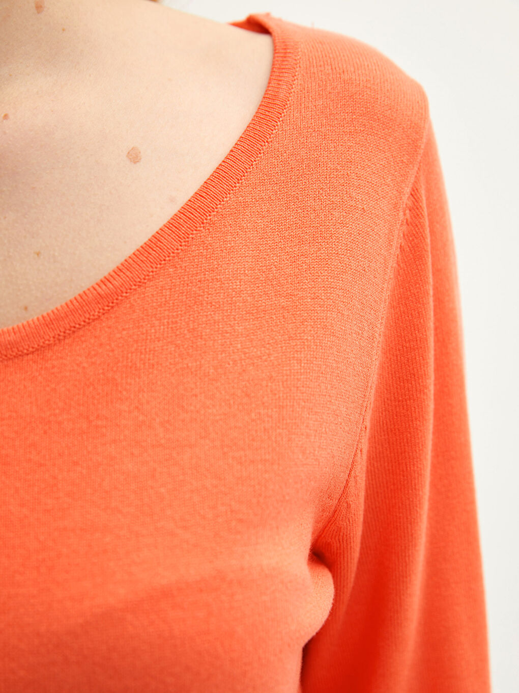 әйелдерге арналған қиғаш мойын өрнексіз ұзын жең трикотаж жемпір-3