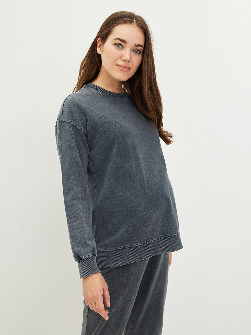 Crew Neck Plain Maternity Sweatshirt-1