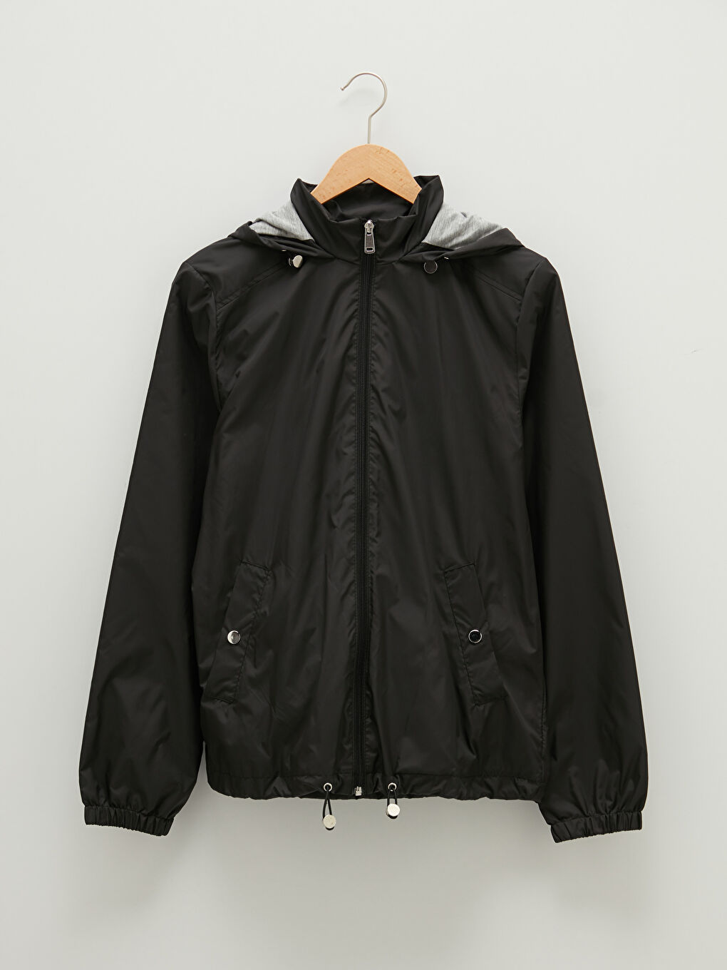 Siyah Kapüşonlu Düz Uzun Kollu Cep Detaylı Kadın Yağmurluk-6