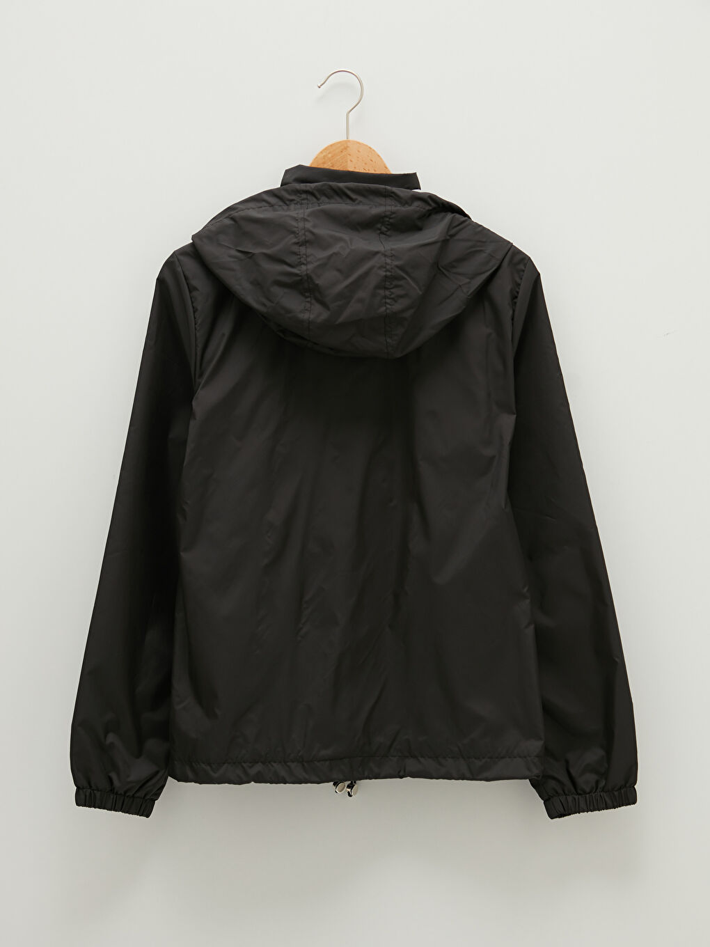 Siyah Kapüşonlu Düz Uzun Kollu Cep Detaylı Kadın Yağmurluk-7