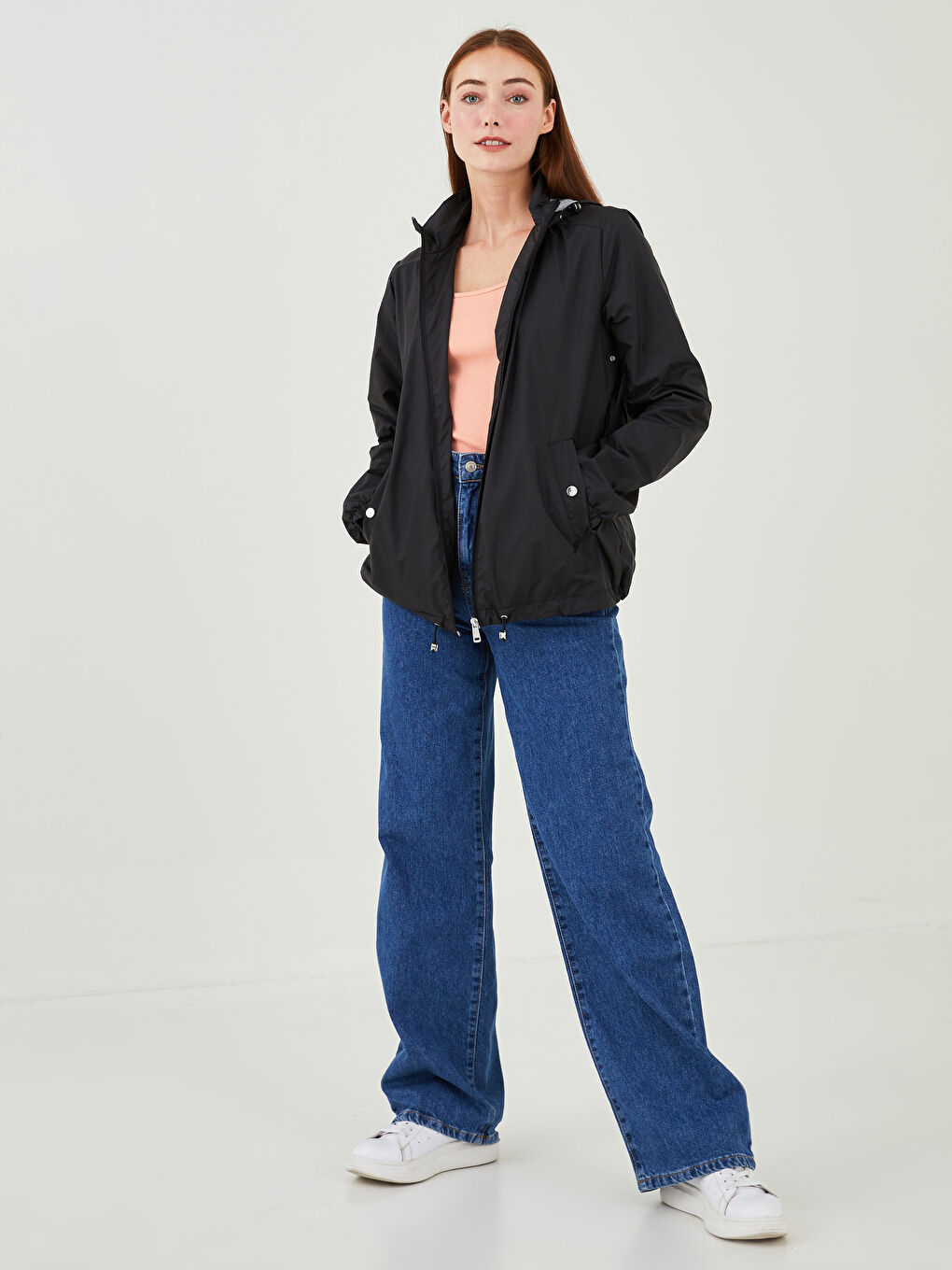 Siyah Kapüşonlu Düz Uzun Kollu Cep Detaylı Kadın Yağmurluk-4