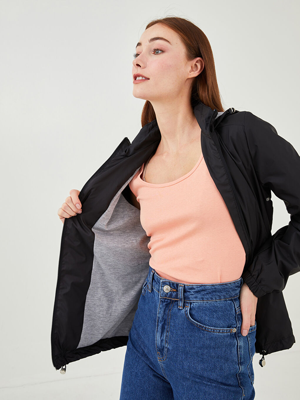 Siyah Kapüşonlu Düz Uzun Kollu Cep Detaylı Kadın Yağmurluk-1